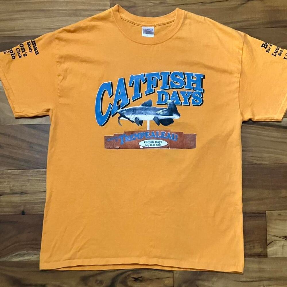 Gildan ultra cotton Catfish size large T-shirt all over graphic print Fishing